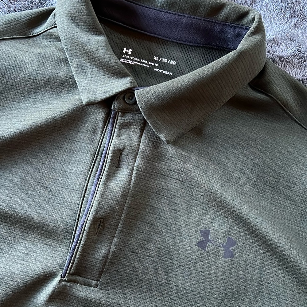Under Armour Men’s XL Golf Shirt - Dark Green with Black Trim